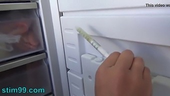 Ένεση Σπέρματος Στη Μήτρα Με Σύριγγα Για Εξαιρετική Ευχαρίστηση