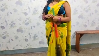 বড় স্তন সহ একটি নিটোল ভারতীয় দাসী প্রলুব্ধ হয় এবং তার নিয়োগকর্তার বাড়িতে সেক্স করে।