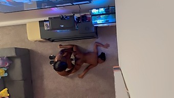 Guardare Porno A Casa E Godersi Un Sesso Incredibile (Sborrata)