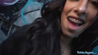Öffentliches Video Zeigt Die Sexy Kolumbianerin Alicia Trece In Einer Öffentlichen Begegnung