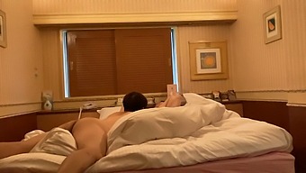Tổng Thống Nhật Bản Ngực To Tiết Lộ Trạng Thái Ướt Và Kích Thích Khi Cởi Quần Áo